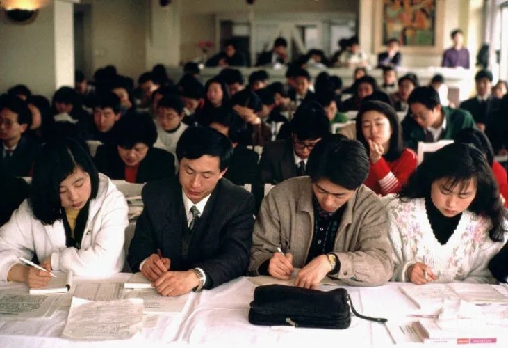 亚洲成人在线新闻，揭秘中文字幕下的精彩世界亚洲 中文字幕 成 人 在线视频
